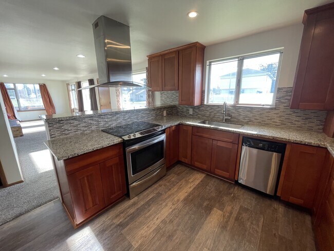 Photo - 2201 S 15th St