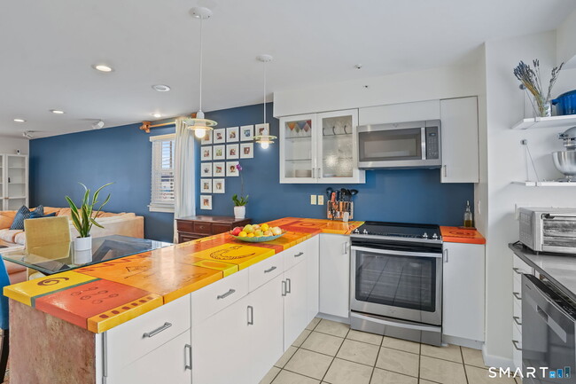 Building Photo - 130 Myrtle Ave Unit A