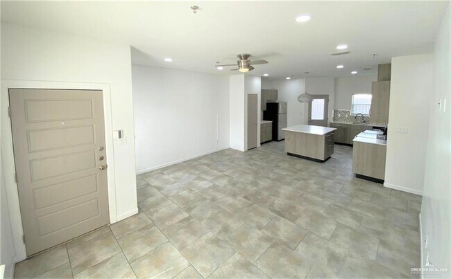 Photo - 15 Sprague St W