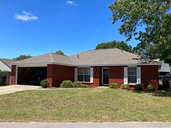 Building Photo - 4535 Parkwood Ln E