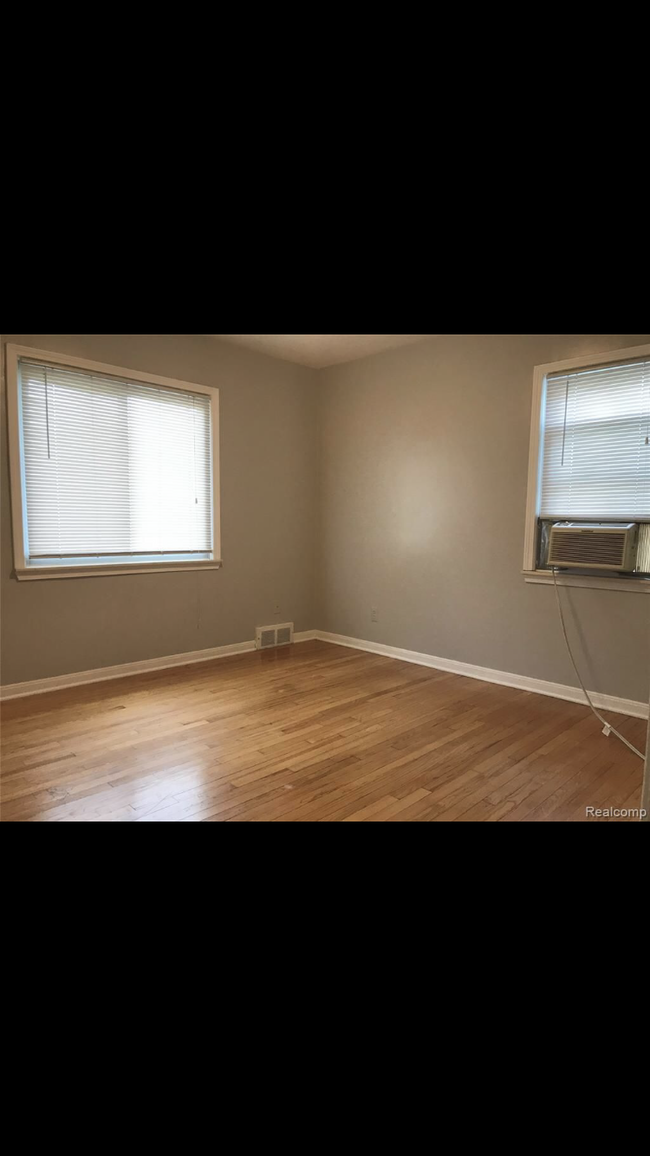 Front Bedroom - 2109 E 11 Mile Rd House Unit Front Bedroom