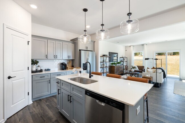 Photo - 3 Bedroom Townhome minutes from I-85 - AVA...