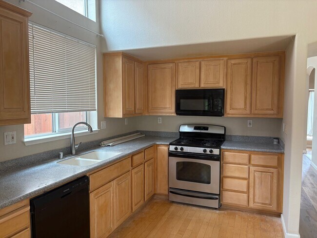 Photo - Close to ACE train, parks and school