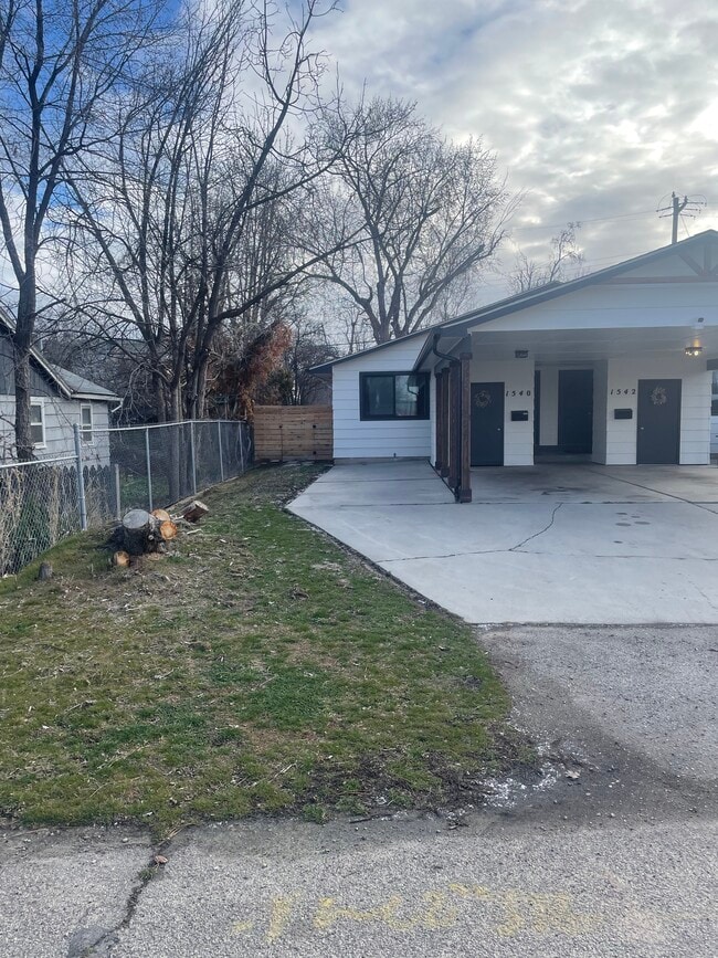 Private yard and parking for 4 - 1540 S Wardle St