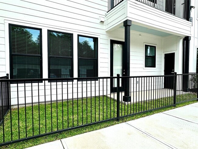 Building Photo - 3030 Greenbusch Rd Unit 215B Rental