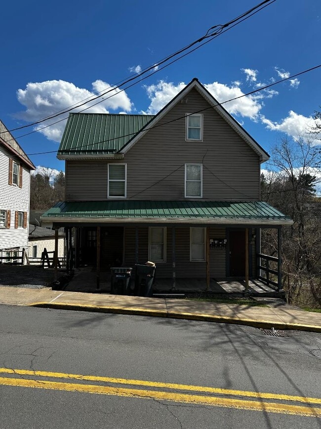 Photo - 320 Stewart St