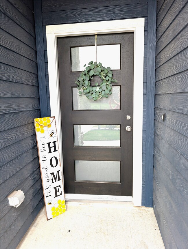 Photo - 33118 School Hl Rd