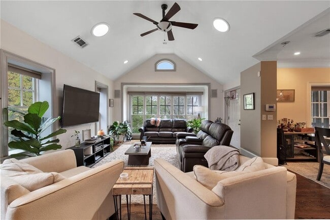 Photo - 451 Hascall Rd NW