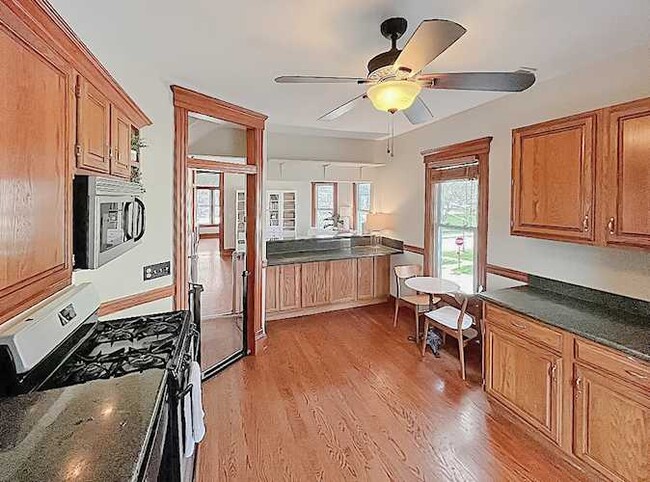 Photo - 140 Broadway Unit Upstairs