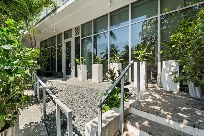 Photo - 1 Collins Ave Unidad 108
