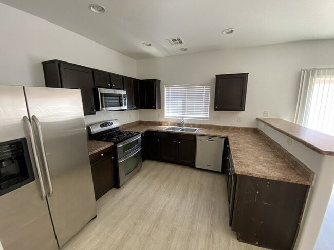 Photo - 1972 Joyful St