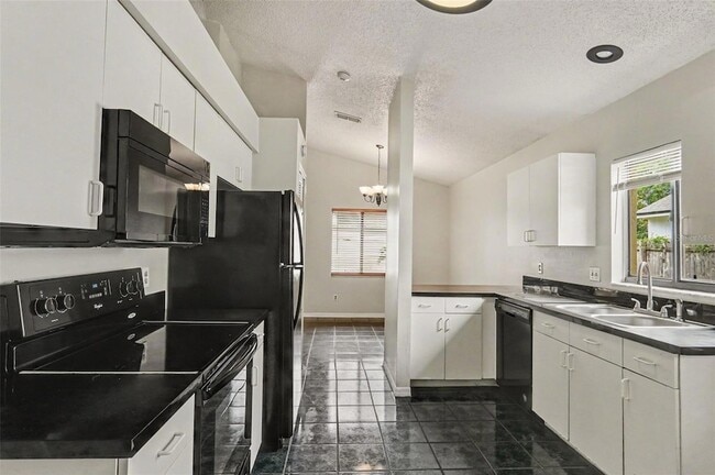 Photo - 1061 Manigan Ave