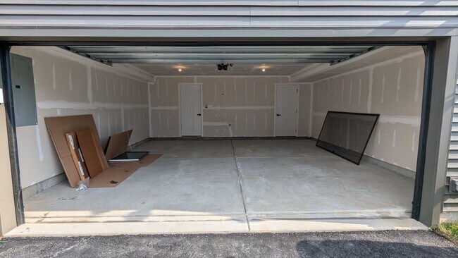 335 E Cochran St
