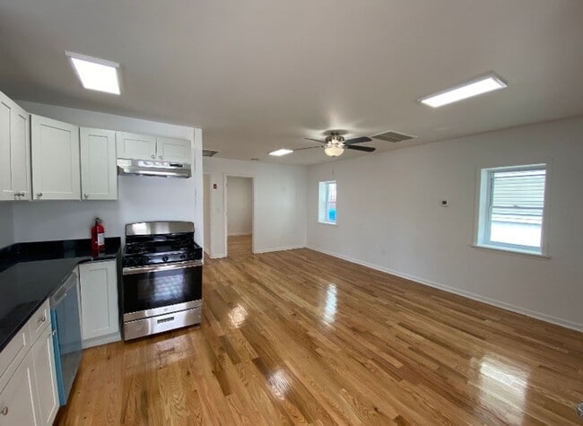 Photo - 425 Drummond Ave Unit B