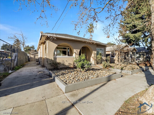 Building Photo - 421 N 13th St Unit House