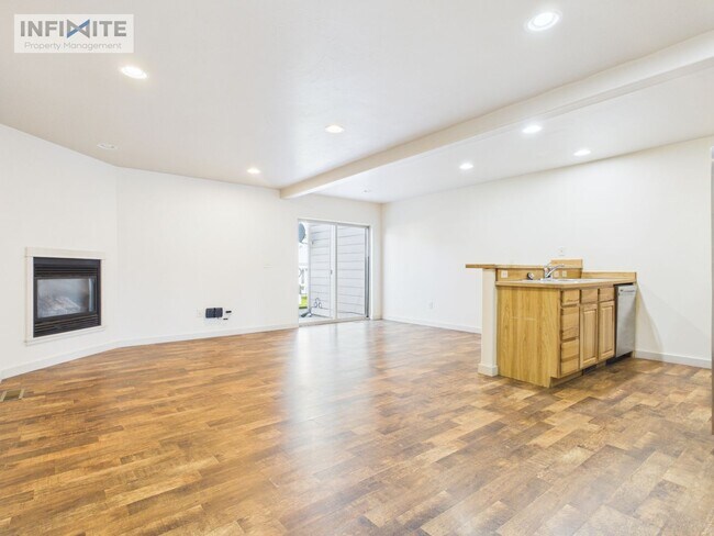 935 Forestglen Dr