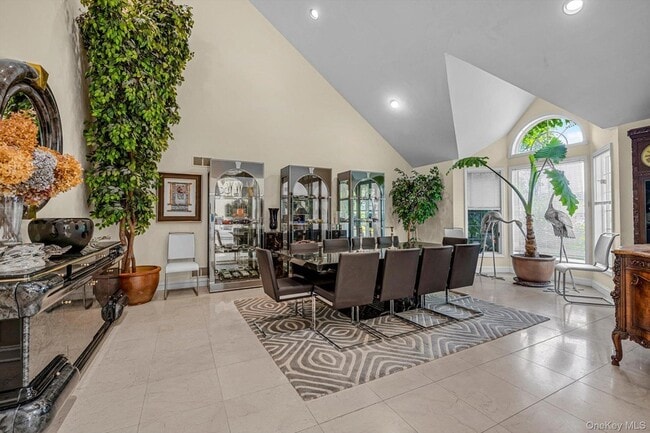 12 Gold Cir