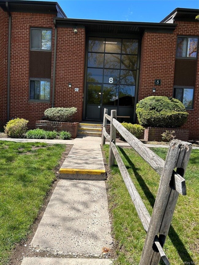 Building Photo - 8 Charles Ln Unit 2B