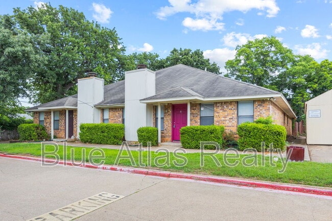 Photo - 916 Hilltop Dr