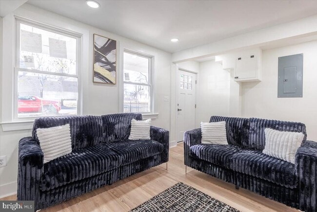 Photo - 4702 Meade St NE