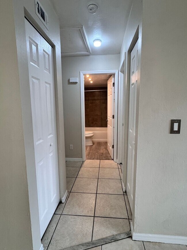 Photo - ANNUAL RENTAL - ARLINGTON PARK 2 BED/2 BATH
