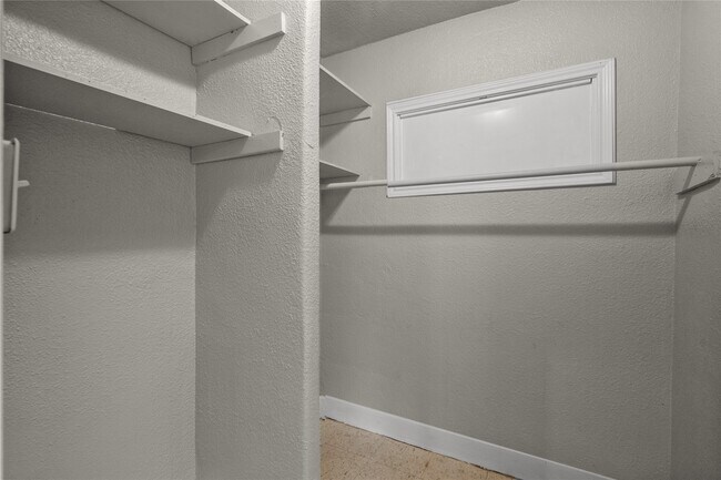 Building Photo - 826 3rd Ave N Unit 34