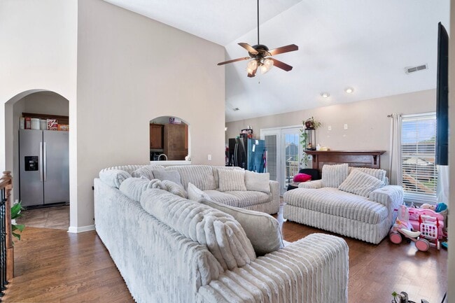 Photo - 1213 Chinook Cir