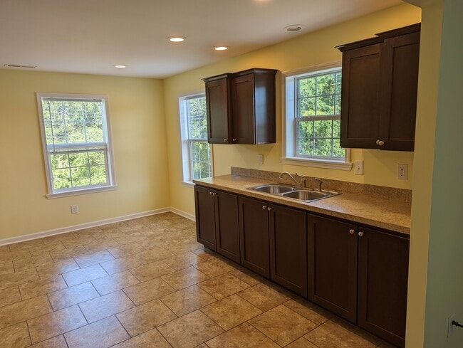 Photo - 8073 River Rd SE