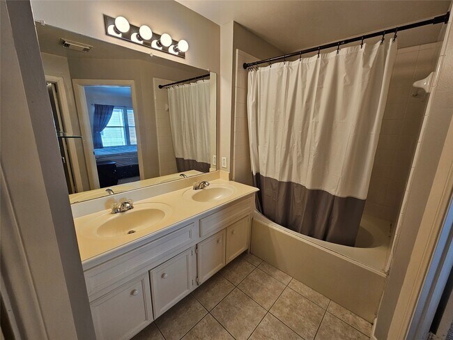 Photo - 1271 W 17th St