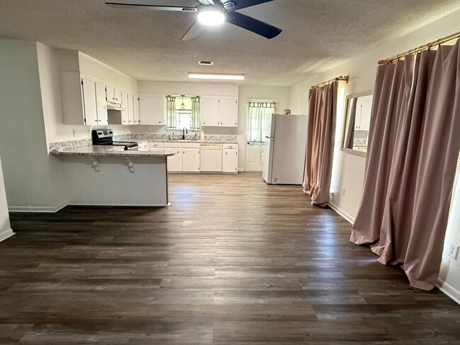 Photo - 107 Zilia St