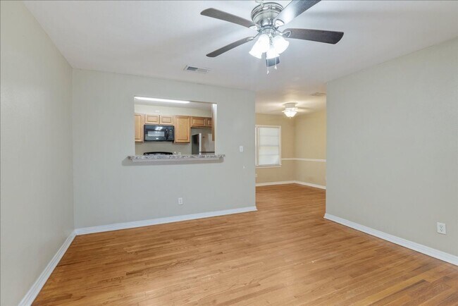Photo - 1908 Crabapple Dr