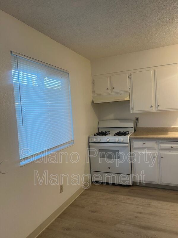 Photo - 1104 School St