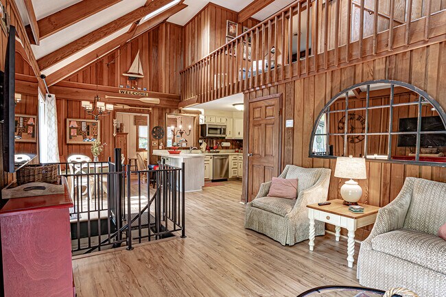 Photo - 208 W Lake Dr