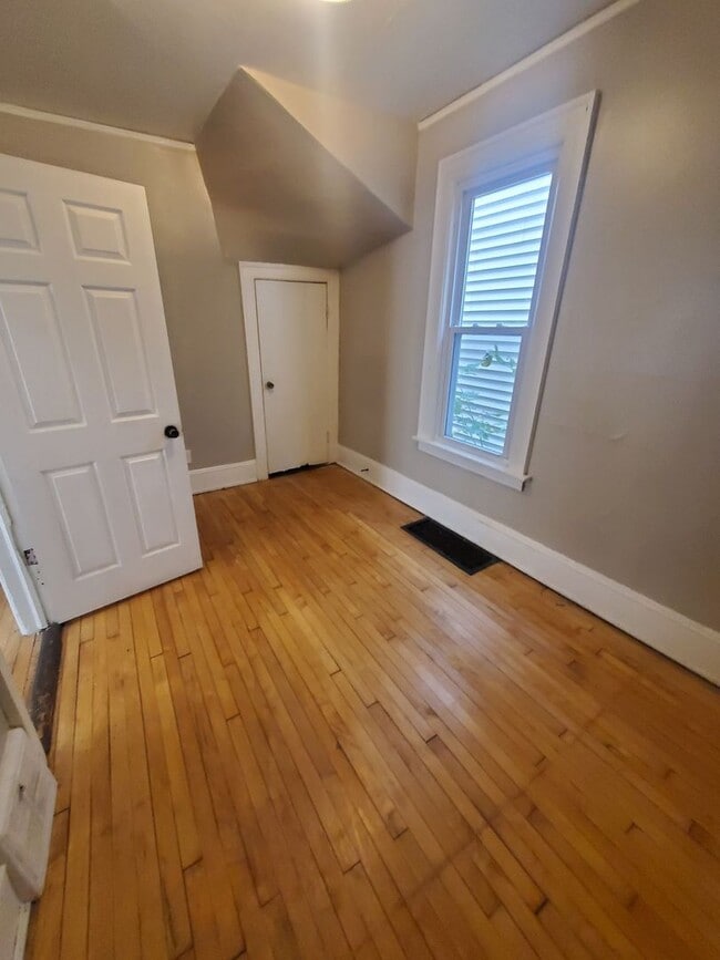 Photo - 3372-3374 N Richards St Unit 3372 Lower