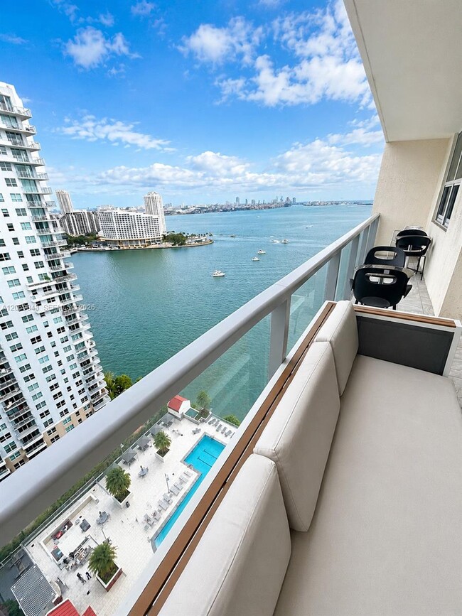 Building Photo - 1155 Brickell Bay Dr Unit 2504