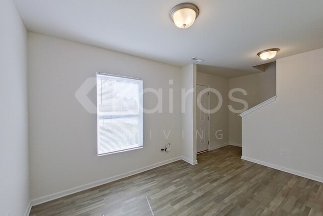 Photo - 2051 Country Pl