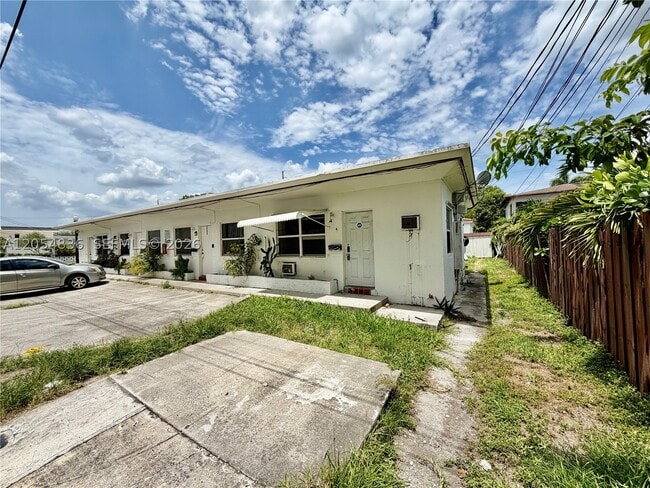 Building Photo - 2041 jackson 4 Unit 4