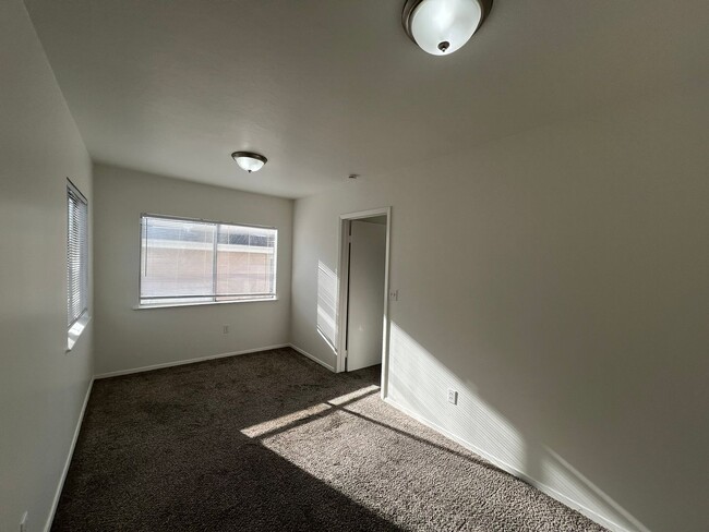 Photo - LSHOP1290 Unit #3