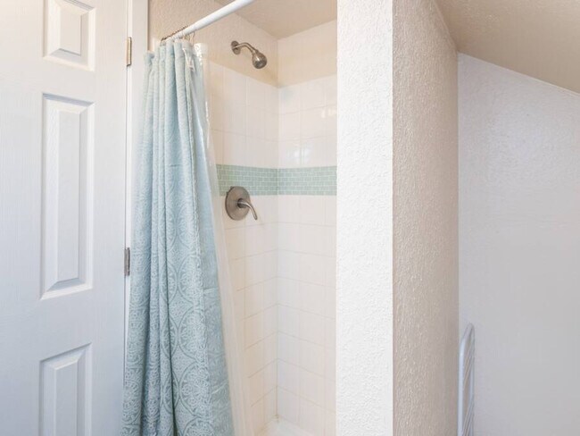 Photo - 1427 E Hays St Unidad ID1324056P