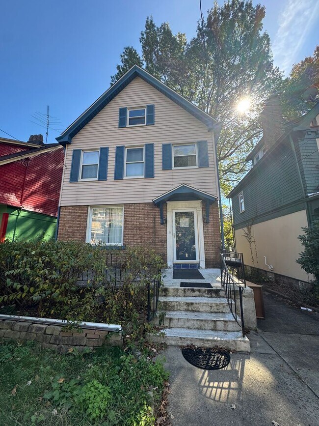 Photo - 5 Bedroom 2.5 Bath in Squirrel Hill