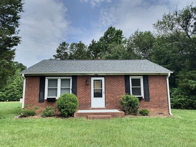 Building Photo - 1447 Miles Rd Rental