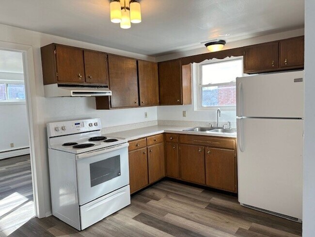 Photo - Charming 2-bedroom, 1-bathroom 1st floor a... Unidad 2