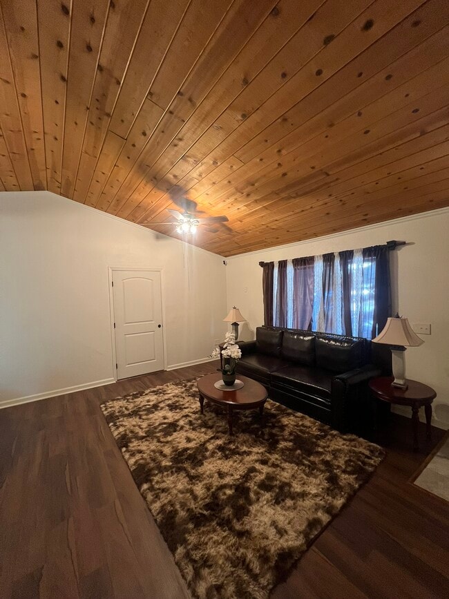 Photo - 1597 Atroari St