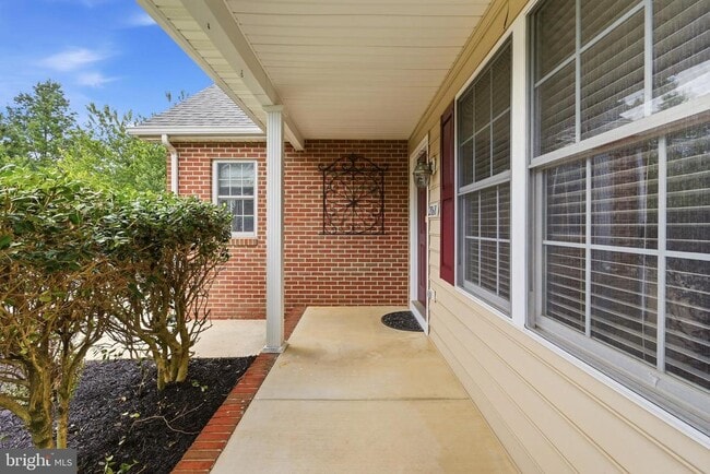 Photo - 2068 Stoneleigh Dr