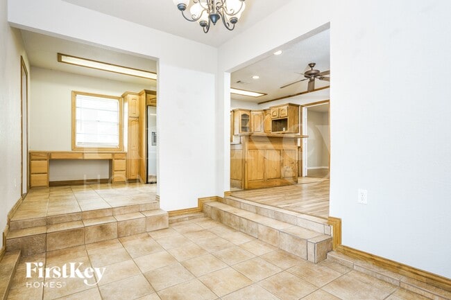 Photo - 206 E 5th St