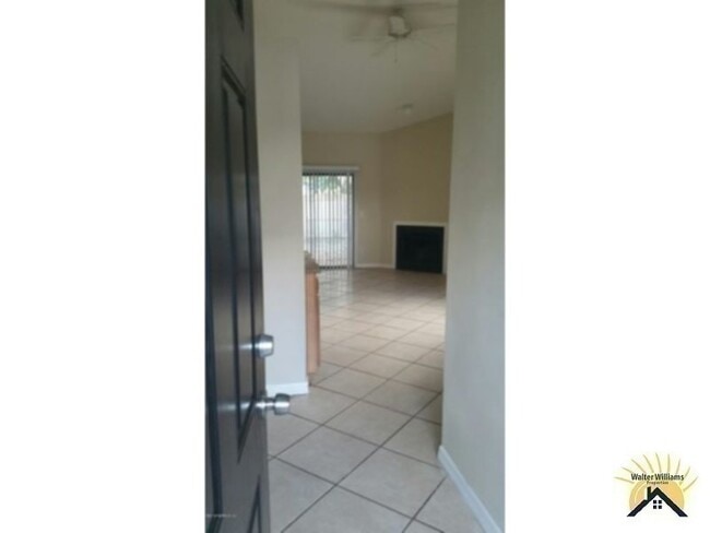 Building Photo - 2/2 ready now Rental
