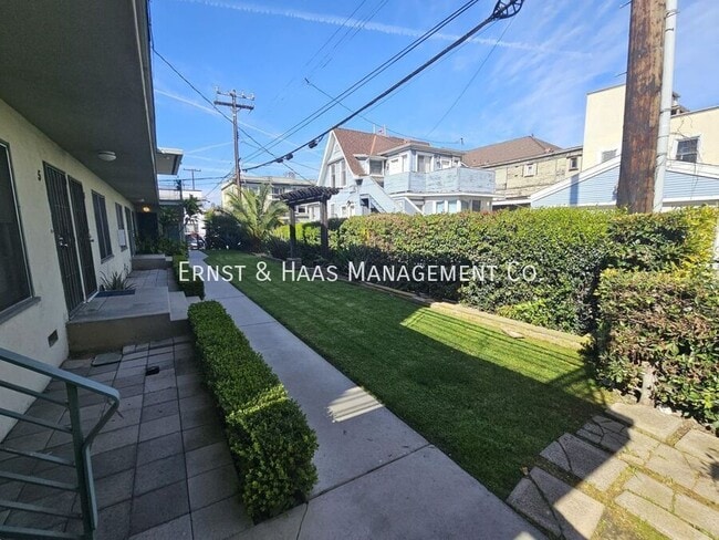 Photo - 436 W 4th St