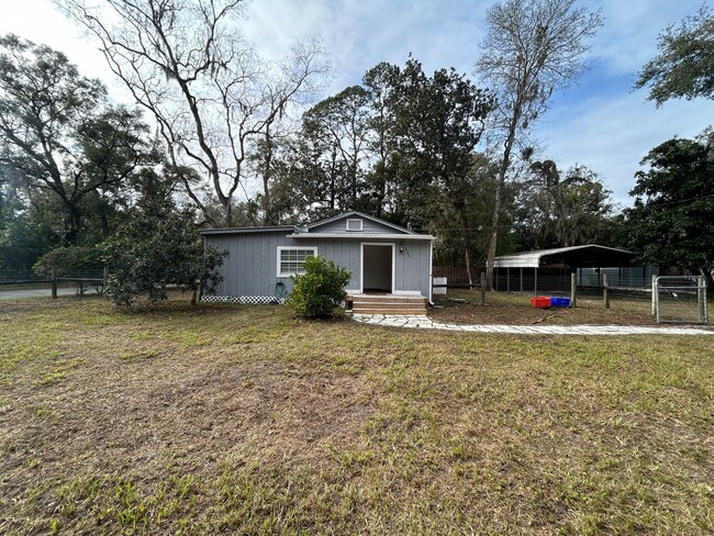 Ridgeview 2/1 with bonus room and two fen... - Ridgeview 2/1 with bonus room and  two fen... House