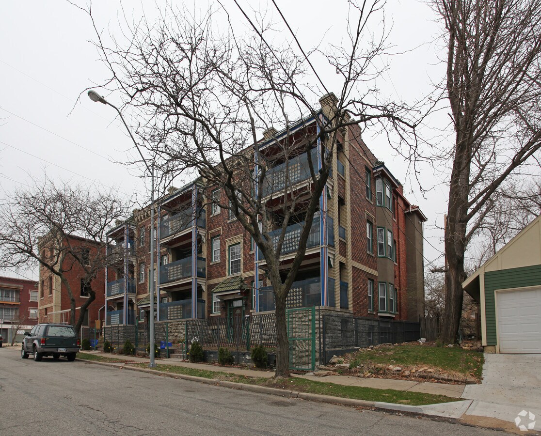 Photo - 1106-1110 E 40th St Apartments