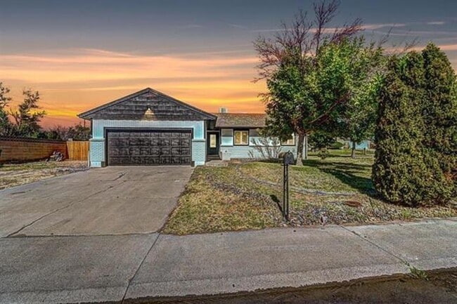 Building Photo - Stunning home in highly sought neighborhood!